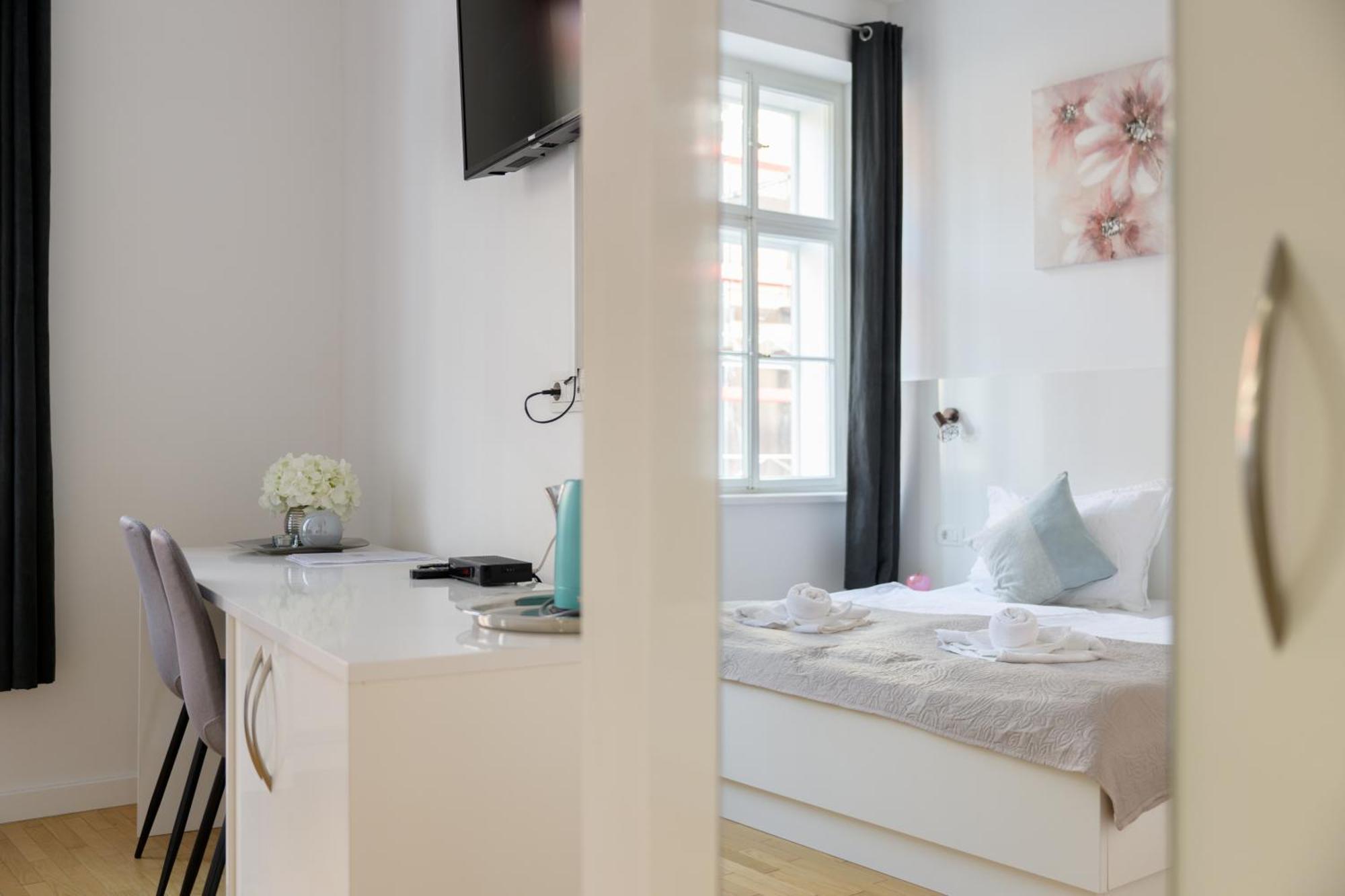 Niva Rooms & Studio Apartment Zagreb Bagian luar foto